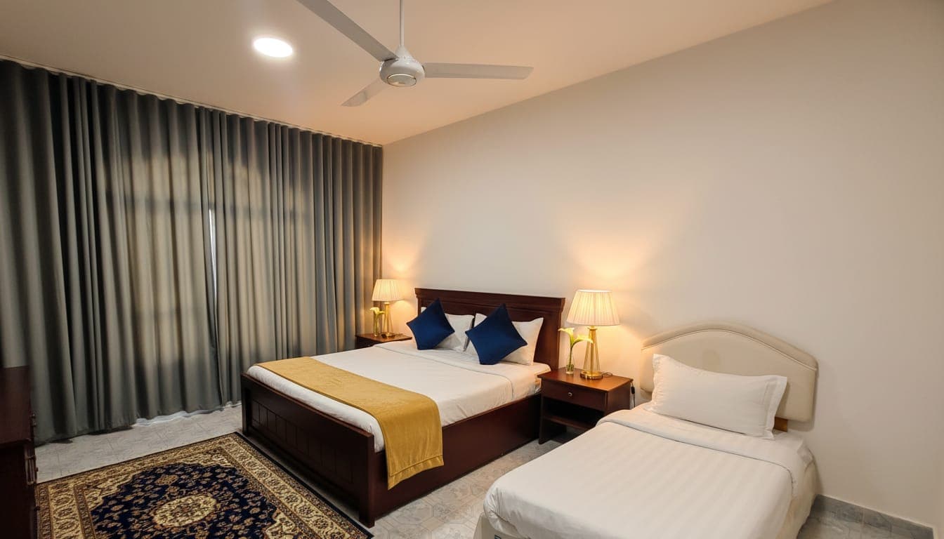 المطبخ وغرفة الطعام في شقة 3 غرف نوم فاخرة