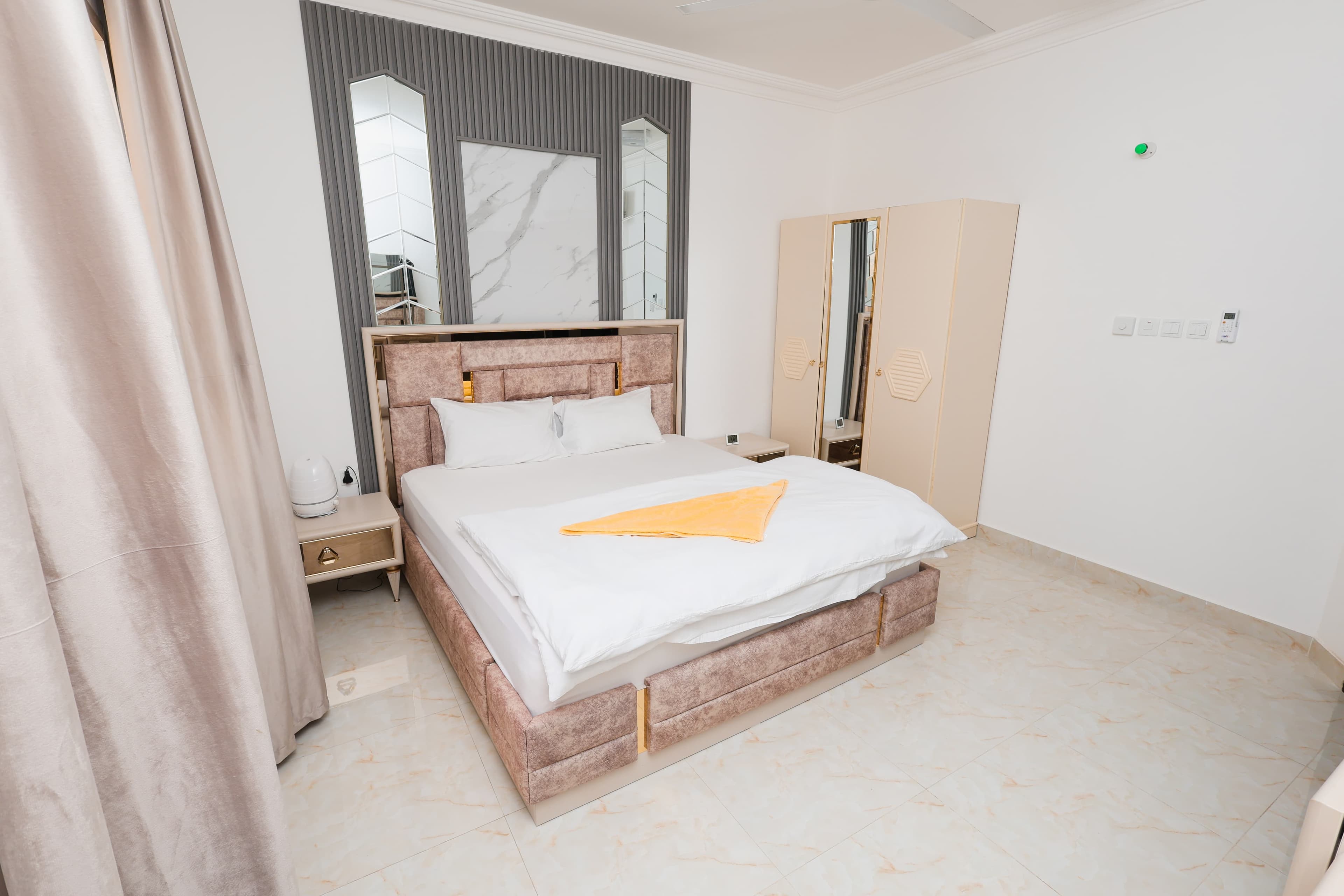 Kitchen and dining area in Studio