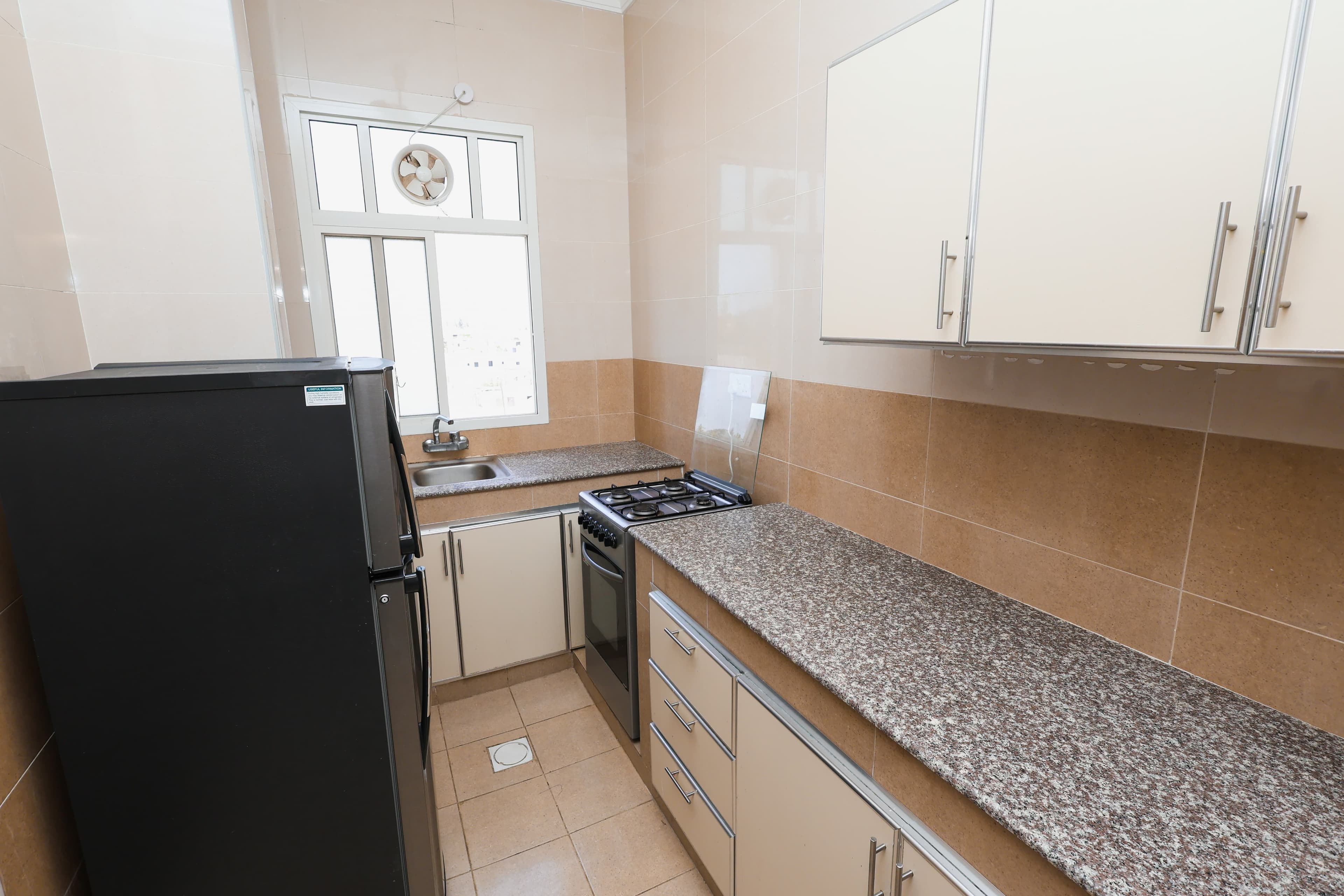 إطلالة الشرفة من شقة غرفتين و حماميين و صالة، بناية عوقد 5